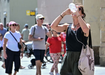 Agua, mucha agua, para combatir el calor / FOTO: Eulogio García