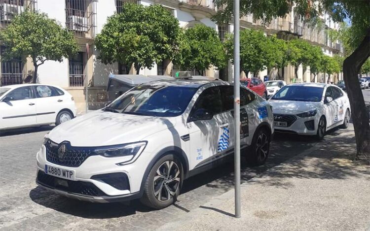 Parada de taxis en el centro jerezano / FOTO: IU