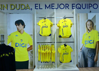 La nueva camiseta ya a la venta en la tienda oficial / FOTO: Eulogio García