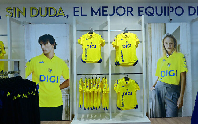 La nueva camiseta ya a la venta en la tienda oficial / FOTO: Eulogio García
