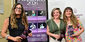 Presentando los carteles / FOTO: Eulogio García