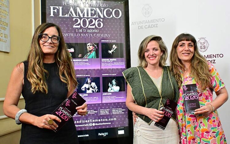 Presentando los carteles / FOTO: Eulogio García
