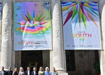 Desvelando el cartel el pasado junio / FOTO: Eulogio García