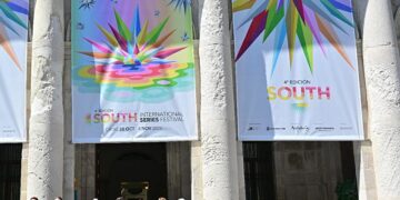 Desvelando el cartel el pasado junio / FOTO: Eulogio García