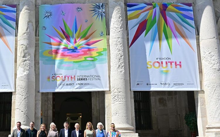 Desvelando el cartel el pasado junio / FOTO: Eulogio García