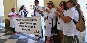La enésima concentración a las puertas del Ayuntamiento / FOTO: Eulogio García