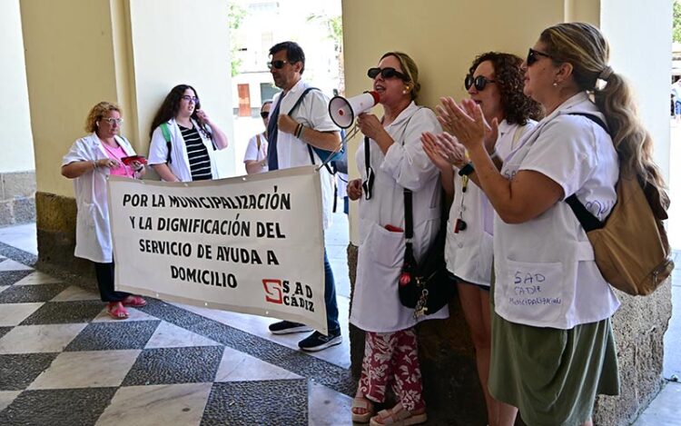 La enésima concentración a las puertas del Ayuntamiento / FOTO: Eulogio García