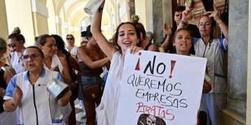Otra concentración a las puertas del Ayuntamiento / FOTO: Eulogio García