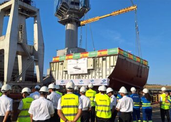Momento de la puesta de quilla, con público / FOTO: Navantia