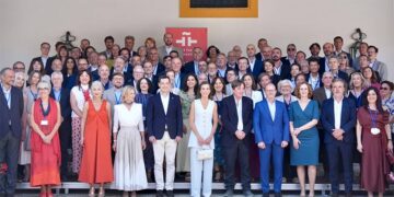 Posado protocolario del encuentro junto a la reina / FOTO: Casa Real