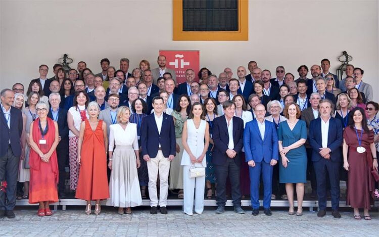 Posado protocolario del encuentro junto a la reina / FOTO: Casa Real