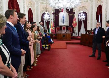 Sanz 'pasa revista' a los concejales del PP / FOTO: Eulogio García
