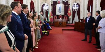 Sanz 'pasa revista' a los concejales del PP / FOTO: Eulogio García