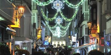 Alumbrado navideño en la calle Rosario hace unos años / FOTO: Ayto.
