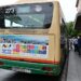 Subiendo al bus en la plaza de España / FOTO: Eulogio García