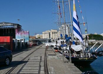 Atracado en el muelle Reina Victoria / FOTO: Eulogio García