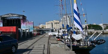 Atracado en el muelle Reina Victoria / FOTO: Eulogio García