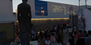Colas en una jornada de verano para visitar el museo Nueva Gadeira / FOTO: Ayto.