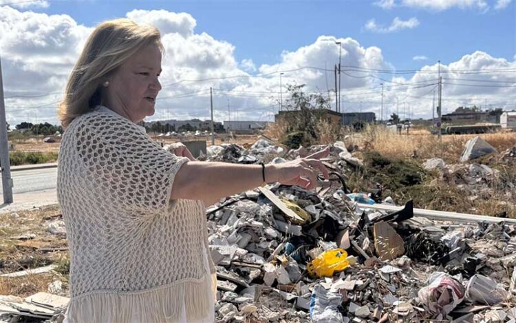Denunciando escombreras en su ciudad / FOTO: PP