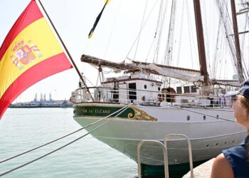 Elcano en el Puerto de Cádiz tras su último crucero de instrucción / FOTO: Eulogio García
