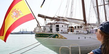 Elcano en el Puerto de Cádiz tras su último crucero de instrucción / FOTO: Eulogio García