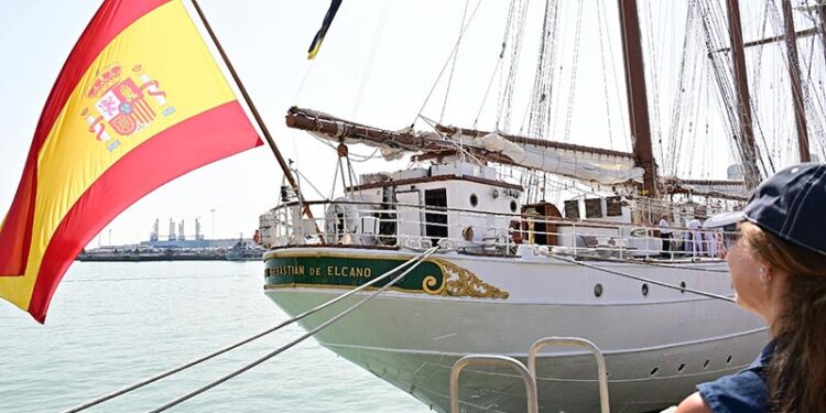 Elcano en el Puerto de Cádiz tras su último crucero de instrucción / FOTO: Eulogio García