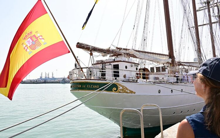 Elcano en el Puerto de Cádiz tras su último crucero de instrucción / FOTO: Eulogio García