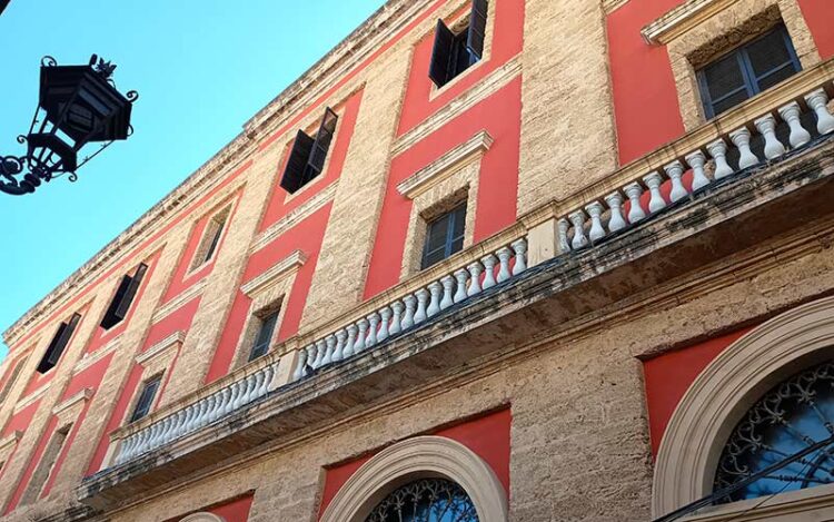Fachada trasera del Ayuntamiento de San Fernando / FOTO: DBC