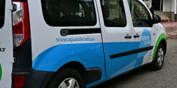Vehículo operativo de Aguas de Cádiz / FOTO: Eulogio García