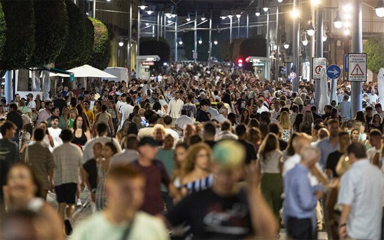 El tramo central de la calle Real abarrotada en la Noche Blanca de 2025 / FOTO: Ayto.