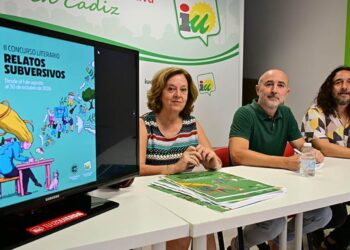 Presentando las bases del concurso en la sede de IU / FOTO: Eulogio García