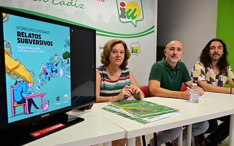 Presentando las bases del concurso en la sede de IU / FOTO: Eulogio García