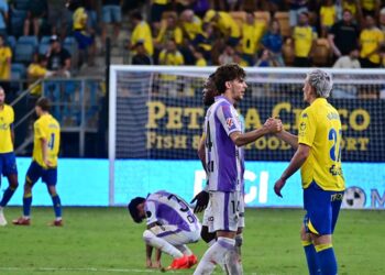 Pucelanos y gaditanos, resignados con el punto / FOTO: Eulogio García