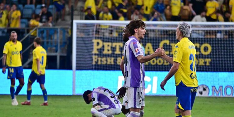 Pucelanos y gaditanos, resignados con el punto / FOTO: Eulogio García