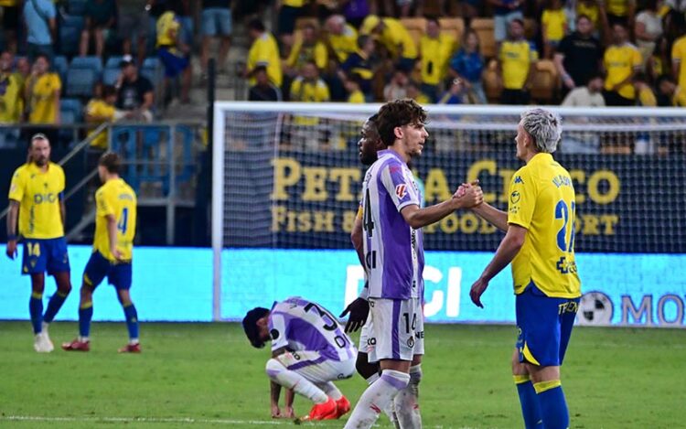 Pucelanos y gaditanos, resignados con el punto / FOTO: Eulogio García