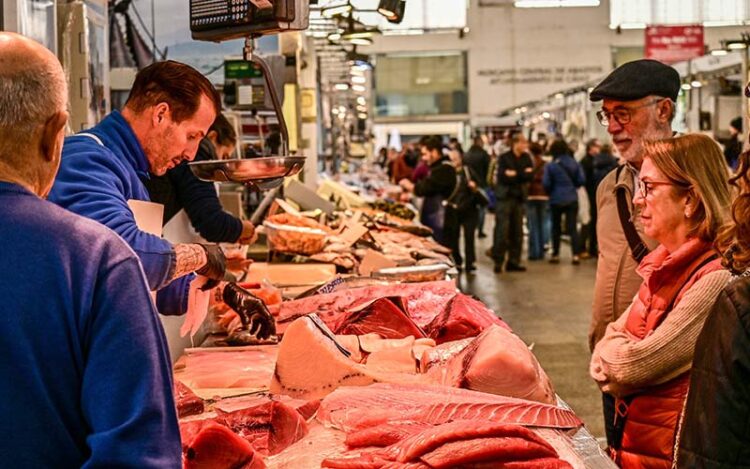 La zona de pescadería de la plaza, otro atractivo para turistas / FOTO: Eulogio García