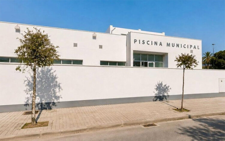 El exterior de la piscina municipal / FOTO: Ayto.