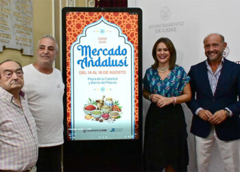 Presentando el cartel en el Ayuntamiento / FOTO: Eulogio García