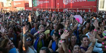 Público con ganas de directos en un pasado concierto en el muelle / FOTO: Eulogio García