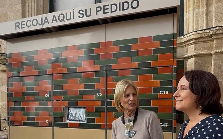García-Pelayo conociendo de cerca las taquillas / FOTO: Ayto.