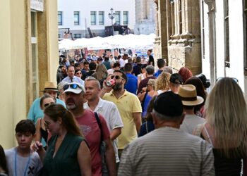 La calle Compañía de la capital atestada de turistas / FOTO: Eulogio García