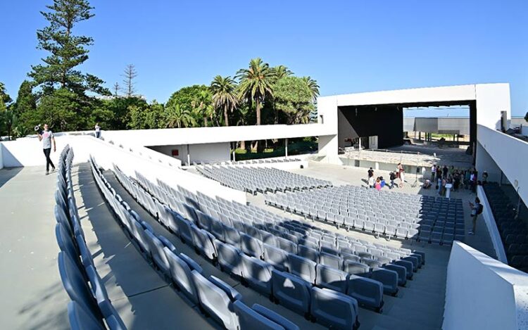 El nuevo teatro durante la visita del alcalde con la prensa el pasado junio / FOTO: Eulogio García