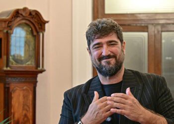 Orozco posando a las puertas del despacho de Alcaldía / FOTO: Eulogio García