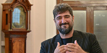 Orozco posando a las puertas del despacho de Alcaldía / FOTO: Eulogio García