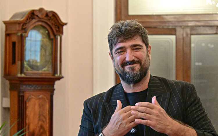 Orozco posando a las puertas del despacho de Alcaldía / FOTO: Eulogio García