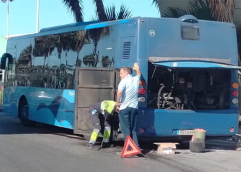 Otro bus averiado en pleno servicio / FOTO: Adelante El Puerto