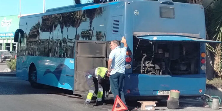 Otro bus averiado en pleno servicio / FOTO: Adelante El Puerto