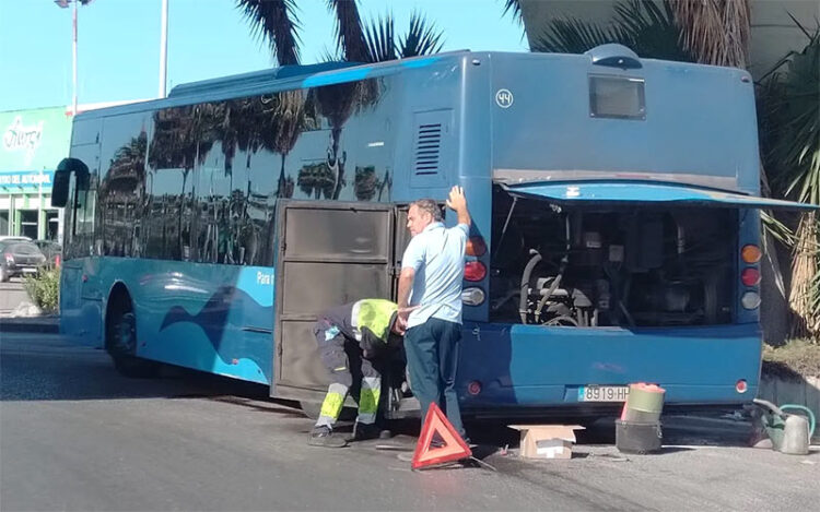 Otro bus averiado en pleno servicio / FOTO: Adelante El Puerto