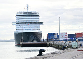 Crucero atracado en el muelle gaditano / FOTO: Eulogio García