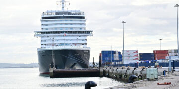 Crucero atracado en el muelle gaditano / FOTO: Eulogio García